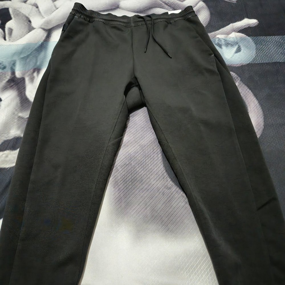Nike Tech Woven Cropped Pants - Large (AR1562-010)